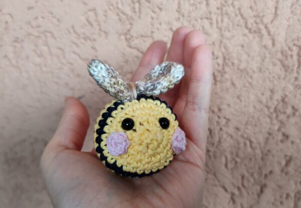 Amigurumi bee pattern