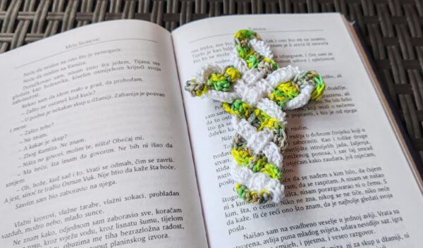 Crochet celtic cross bookmark