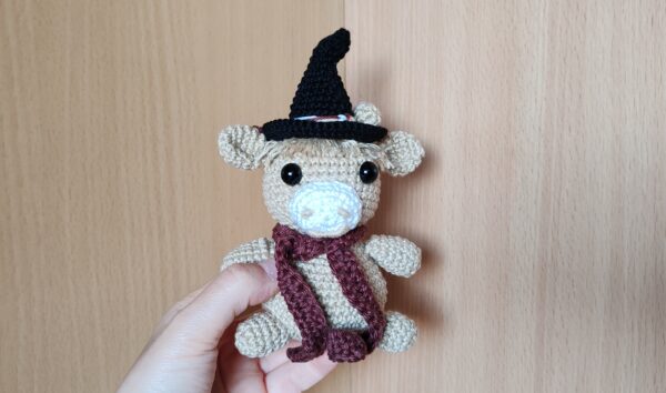 amigurumi cow wizard
